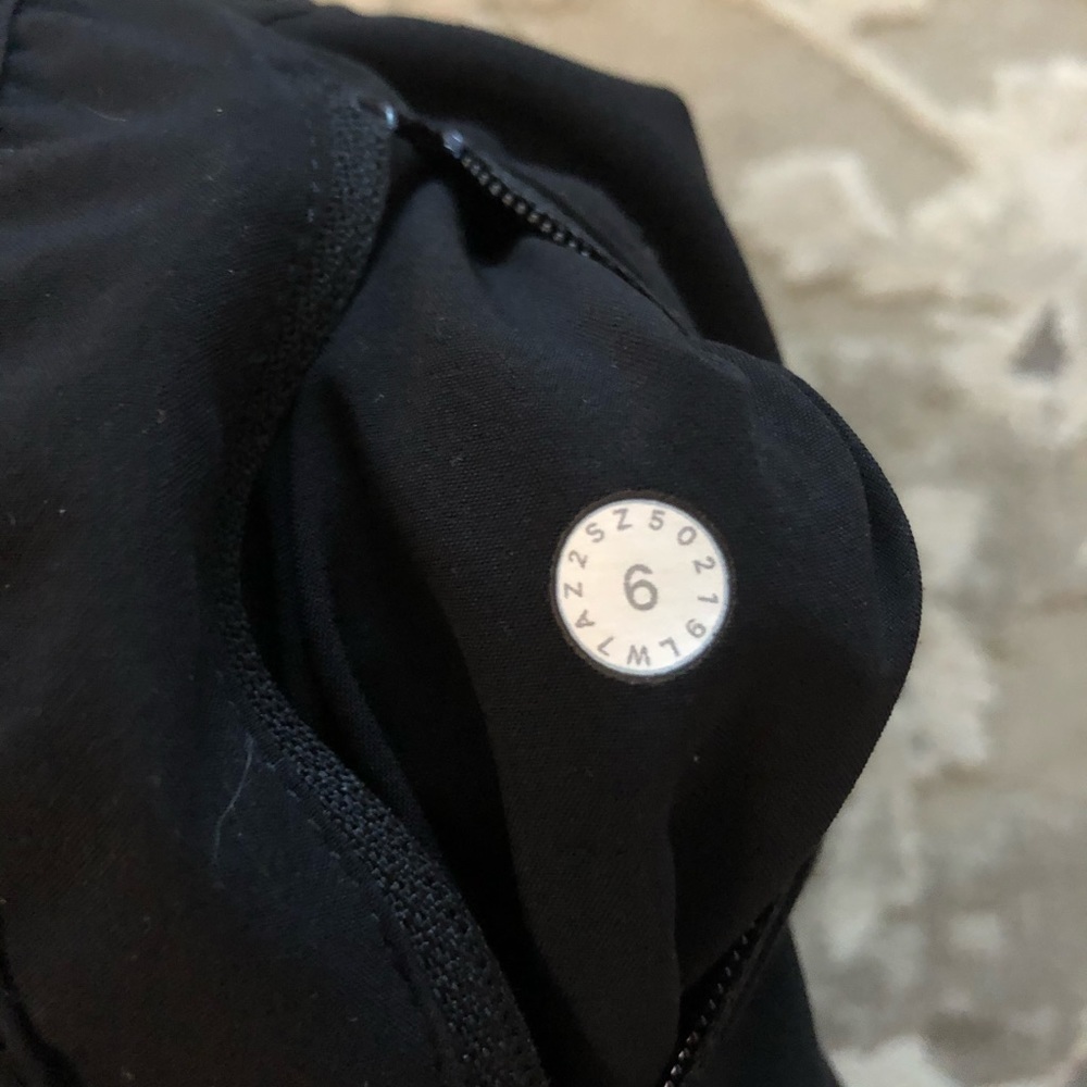 Lululemon Tracker short V 4”